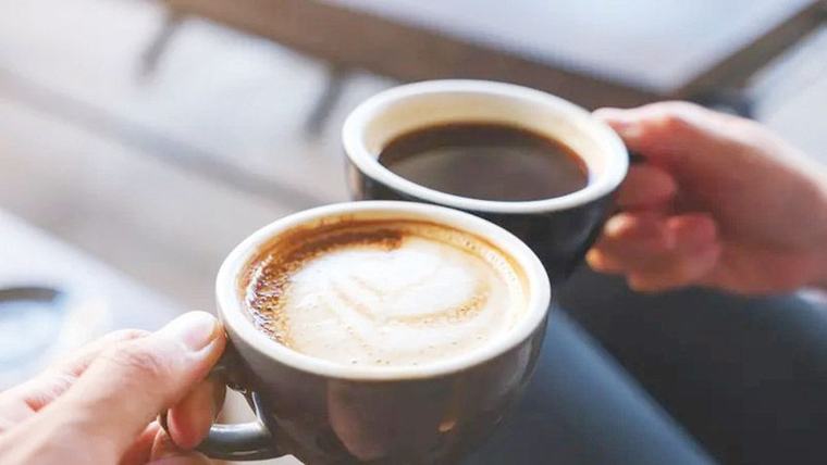 القهوة أم الشاي.. دراسة تكشف مفاجأة بشأن ضعف العظام