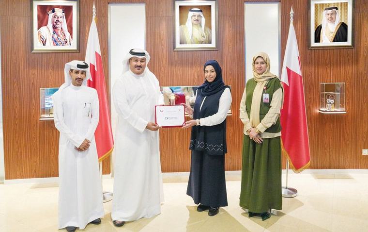 تكريم إبراهيم خليل كانو لمشاركتها في مبادرة «صديق المستهلك»
