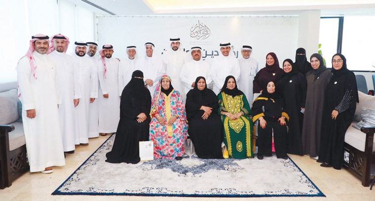 بمناسبة اليوم الدولي للعمل الخيري.. موظفو المؤسسة الملكية للأعمال الإنسانية يشاركون منتسبي دار المحرق لرعاية الوالدين يوما من العطاء