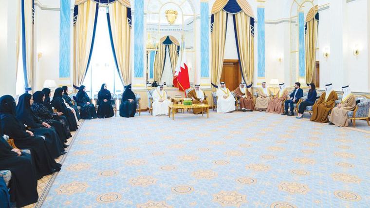 متمنيا لهم عاما دراسيا حافلا بالتفوق والنجاح والإنجازولي العهد رئيس الوزراء يهنئ الطلبة والطالبات بالعام الدراسي الجديد