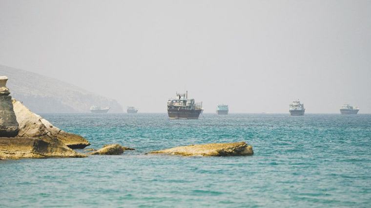 سطوة إيران على مضيق هرمز تتراجع مع ظهور أثر الضغط الاقتصادي الأمريكي