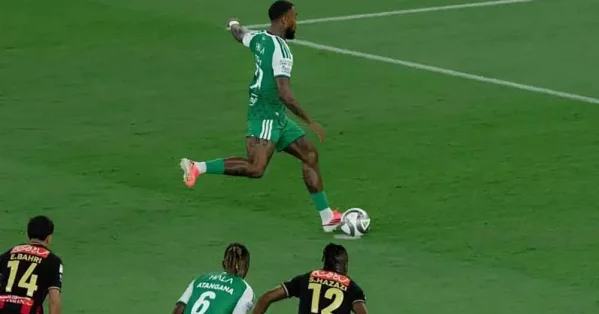 الأهلي يفجر غضبه في شباك الرياض