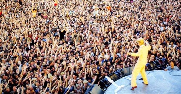 ديفيد بوي يعبر إلى بُعد جديد في مهرجان البندقية