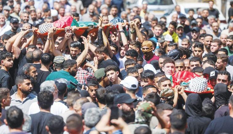 جيش الاحتلال يقتل شابا وطفلا فلسطينيين بالضفة الغربية المحتلة